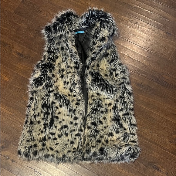 Alice + Olivia Jackets & Blazers - Stylish Faux Fur Alice+Olivia Vest Large